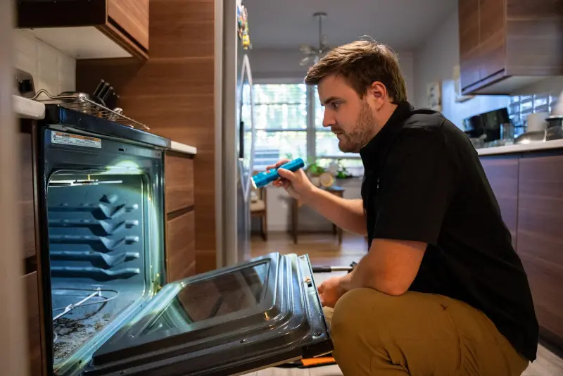 Mr. Fixer technician: oven & cooktop repair